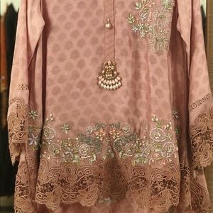 Ansab jahangir  top with pants.